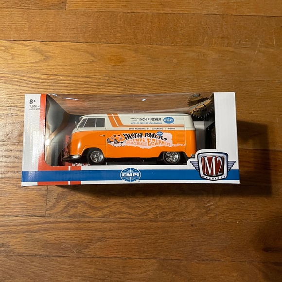 1960 EMPI VW Delivery Van Deluxe Model 1:24 Scale - Picture 1 of 5